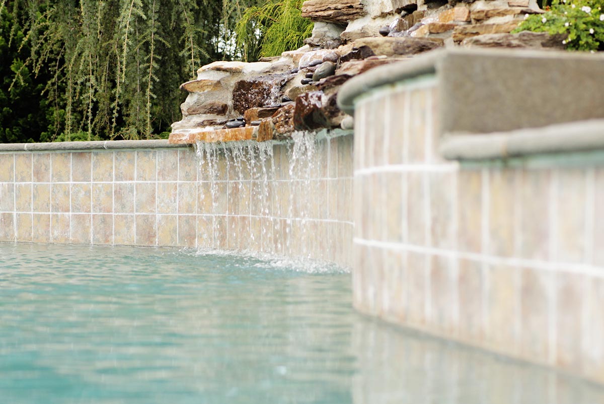Waterfall feature on pool